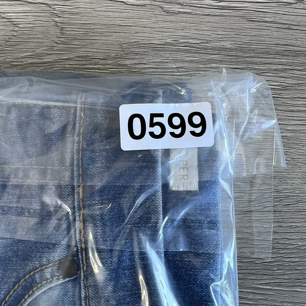 Boston Proper Skinny Straight Leg Stretch Women's 2 Jeans Light Washed Denim